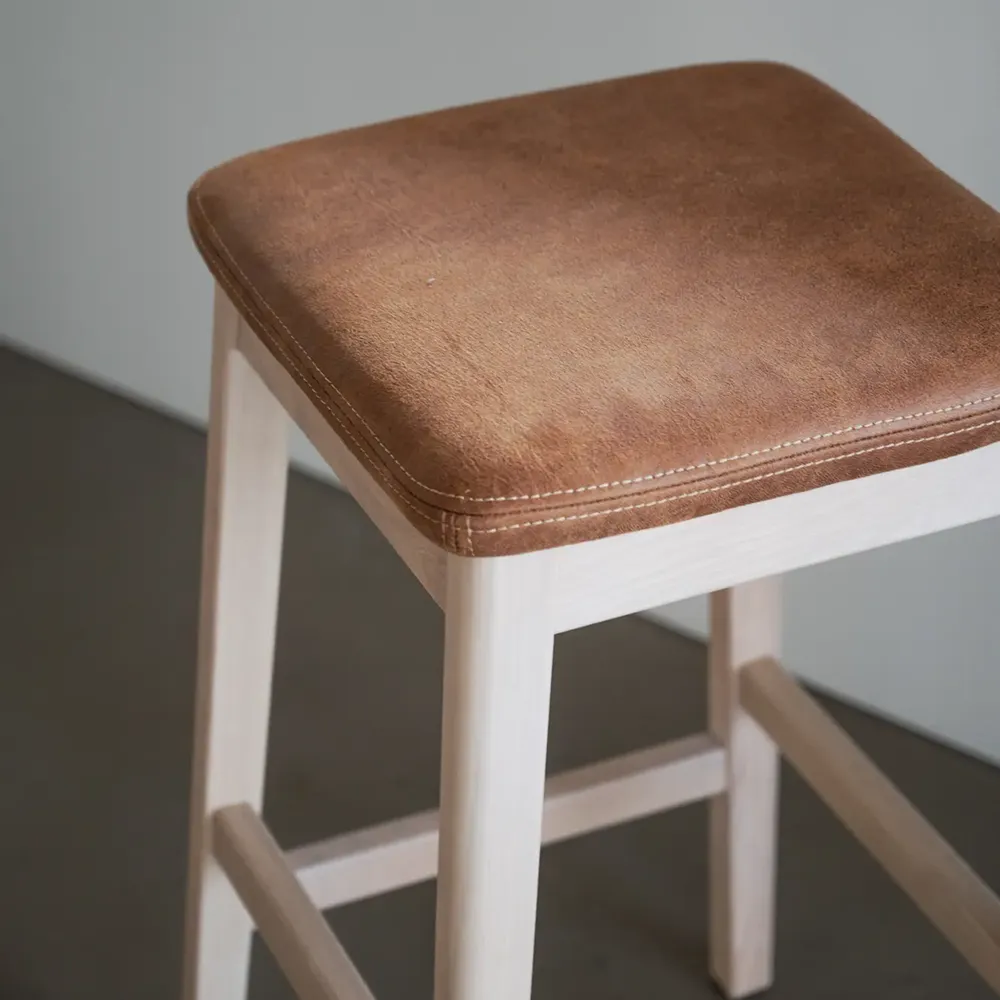 Livermore barpall vitpigmenterad ek/läder