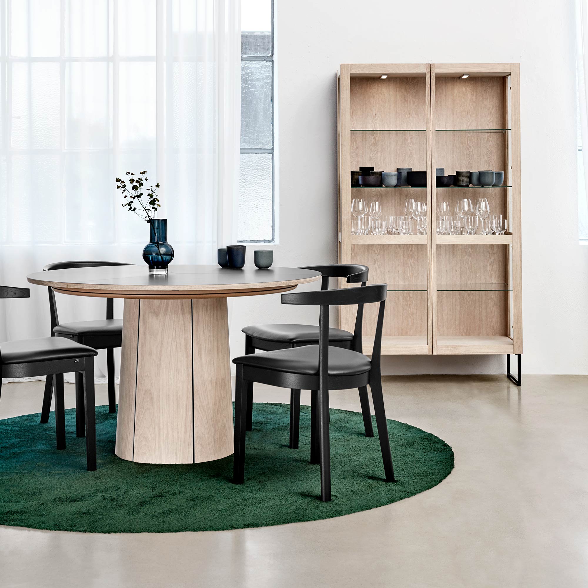 Sm33 Bord Ek Vitolja/Svart Nanolaminat