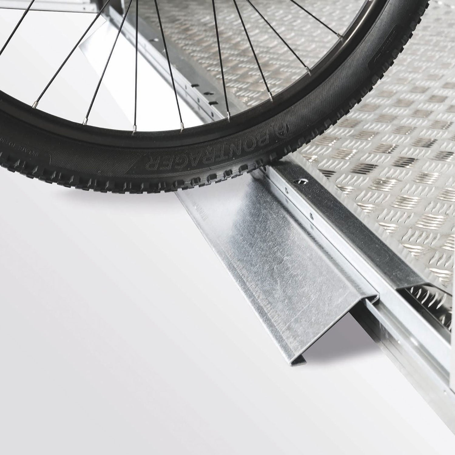 Tröskelramp endast vid dubbeldörr och golvram 135x14,5x7 cm