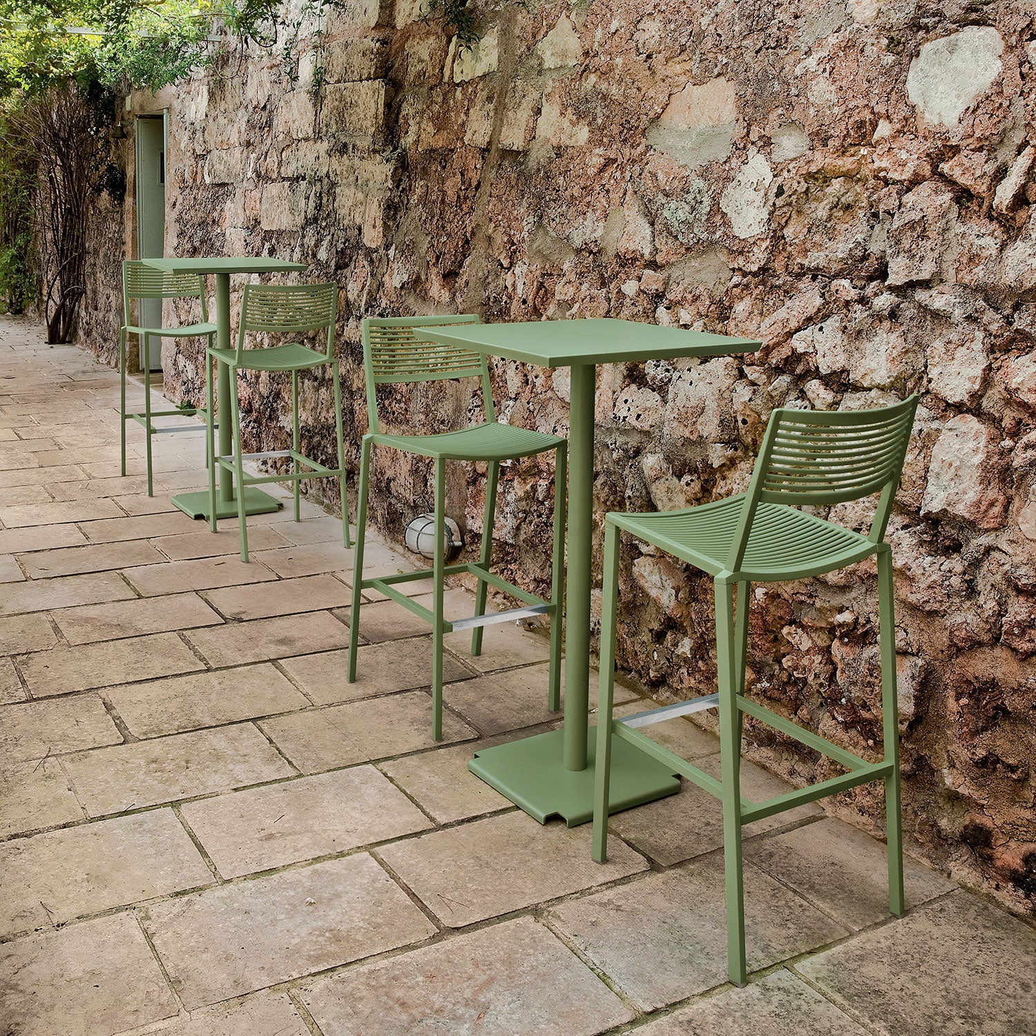 Easy barstol 65 cm Black aluminium med fotstöd i rostfritt