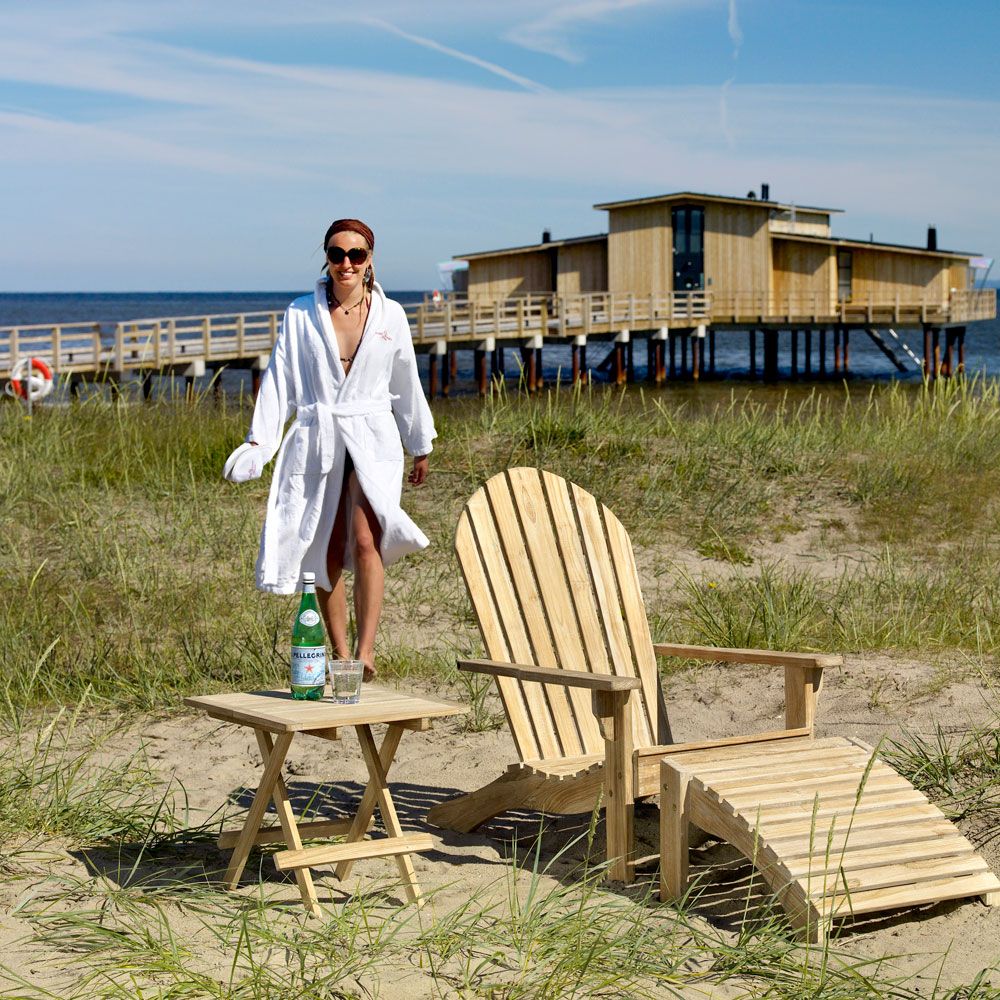 Opal sidobord 50x50 cm vitpig. teak 