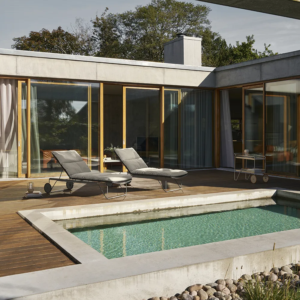 Click Adjustable chaise longue Olive green. Frame: Grey