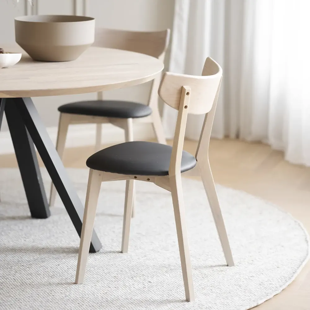 Ami matstol vitpigmenterad ek/svart konstläder