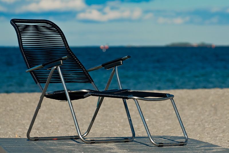 Spaghetti solstol vit aluminium 