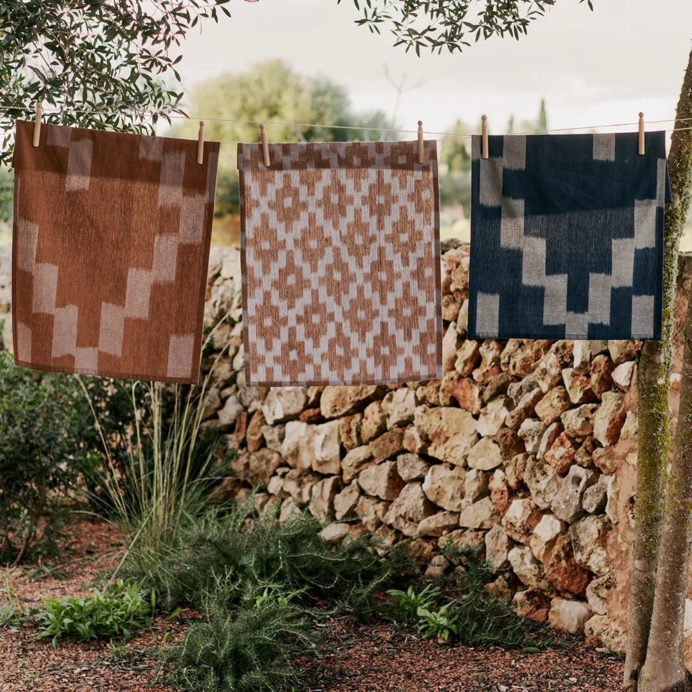 Ikat Kökshandduk - Ink Blue/Parchment