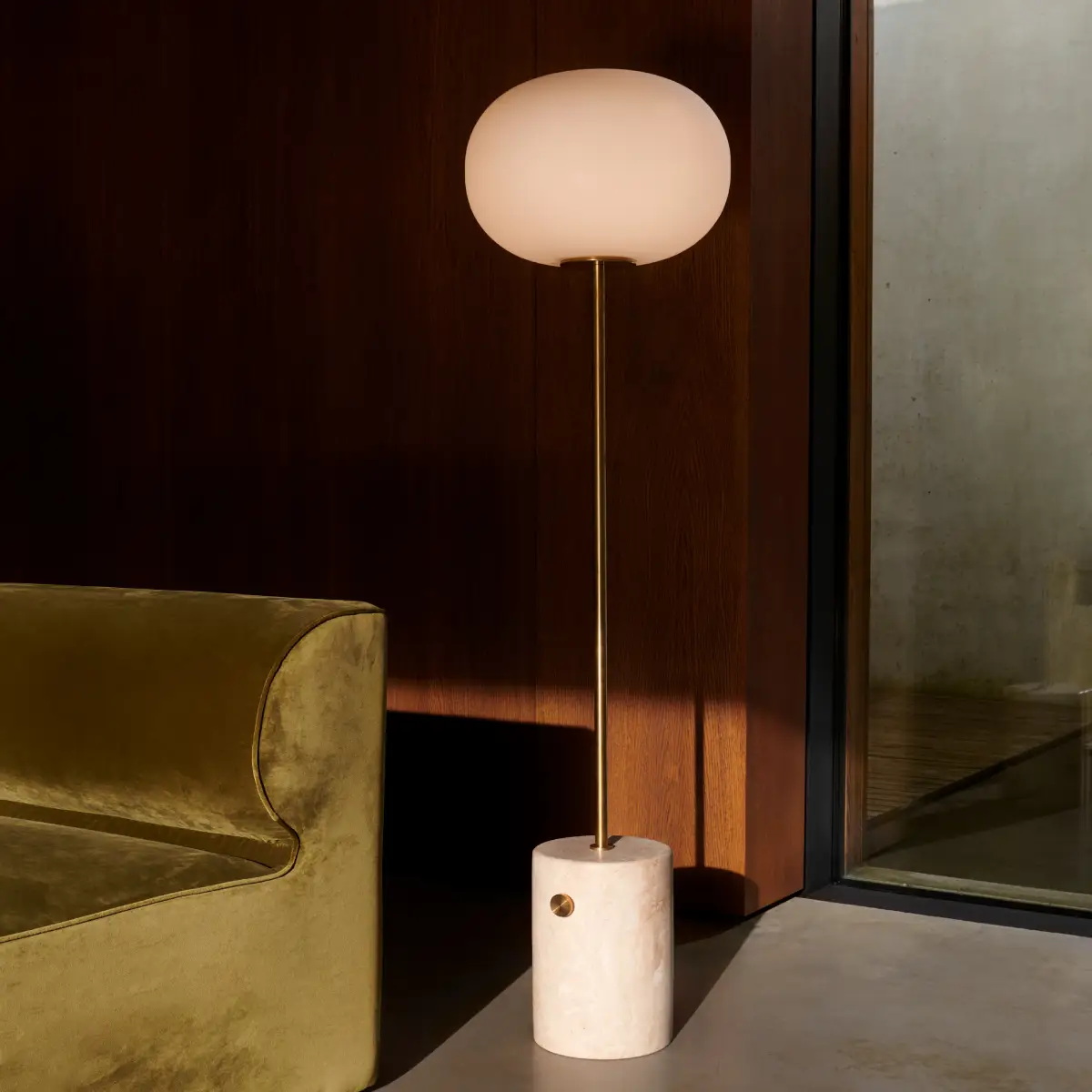 JWDA Golvlampa Travertine,Sand/Brass, Brushed 