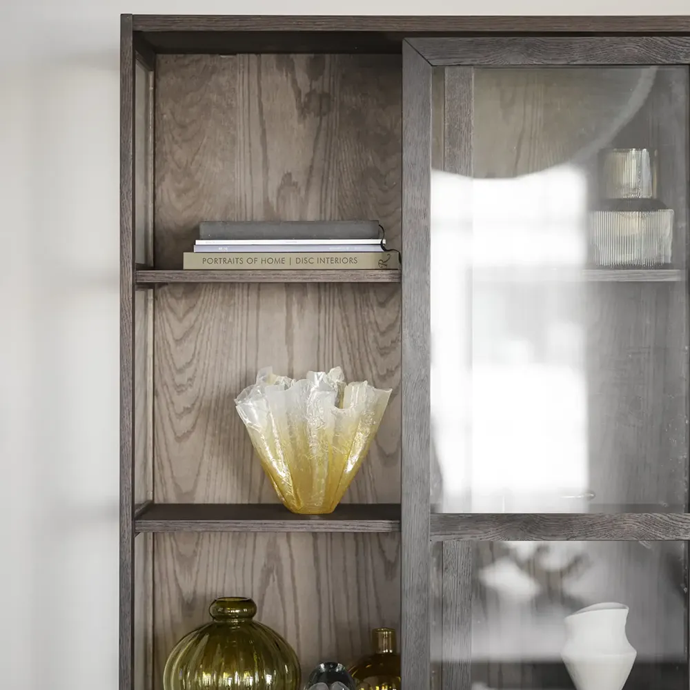 Hazelton vitrinskåp brunoljad ek