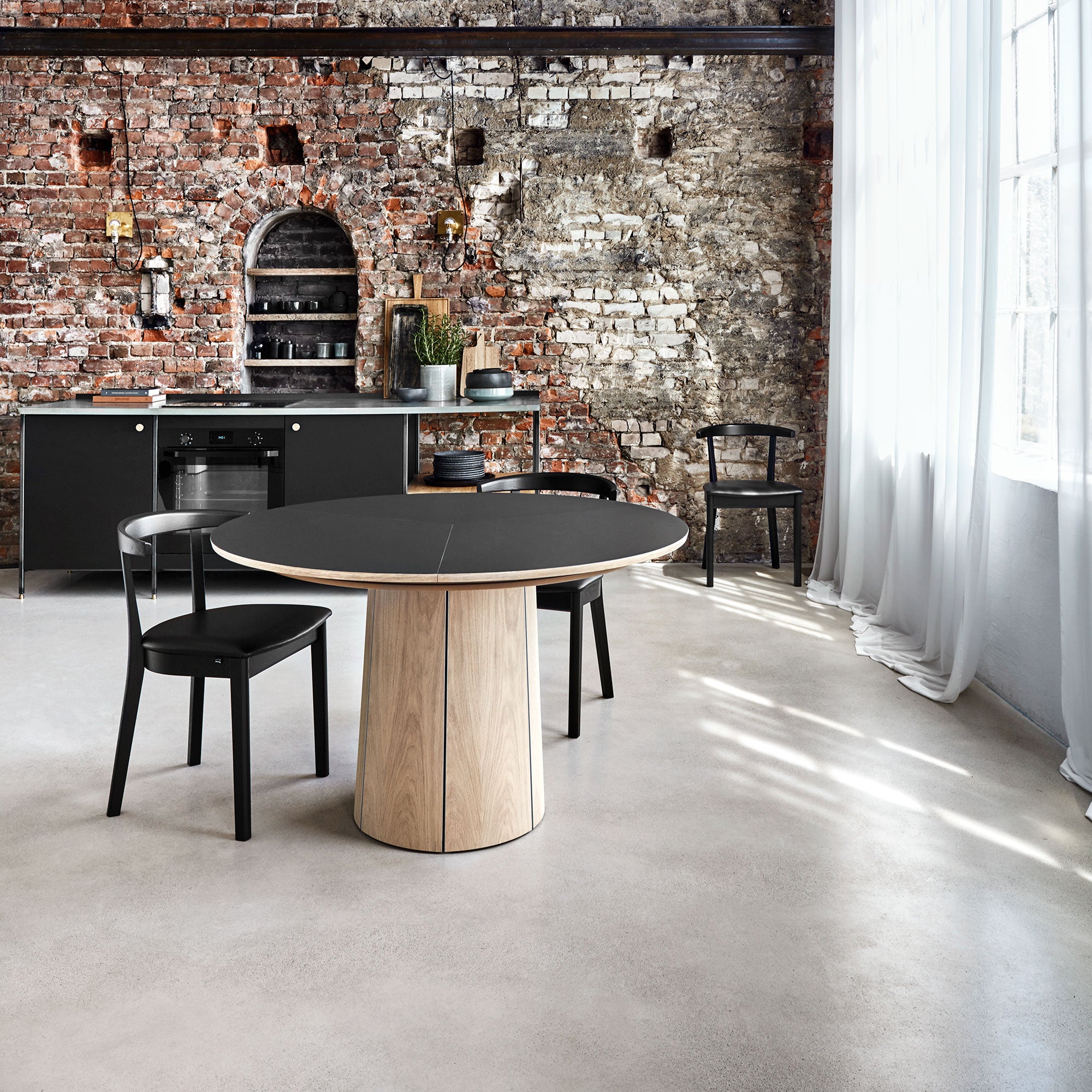 Sm33 Bord Ek Vitolja/Svart Nanolaminat