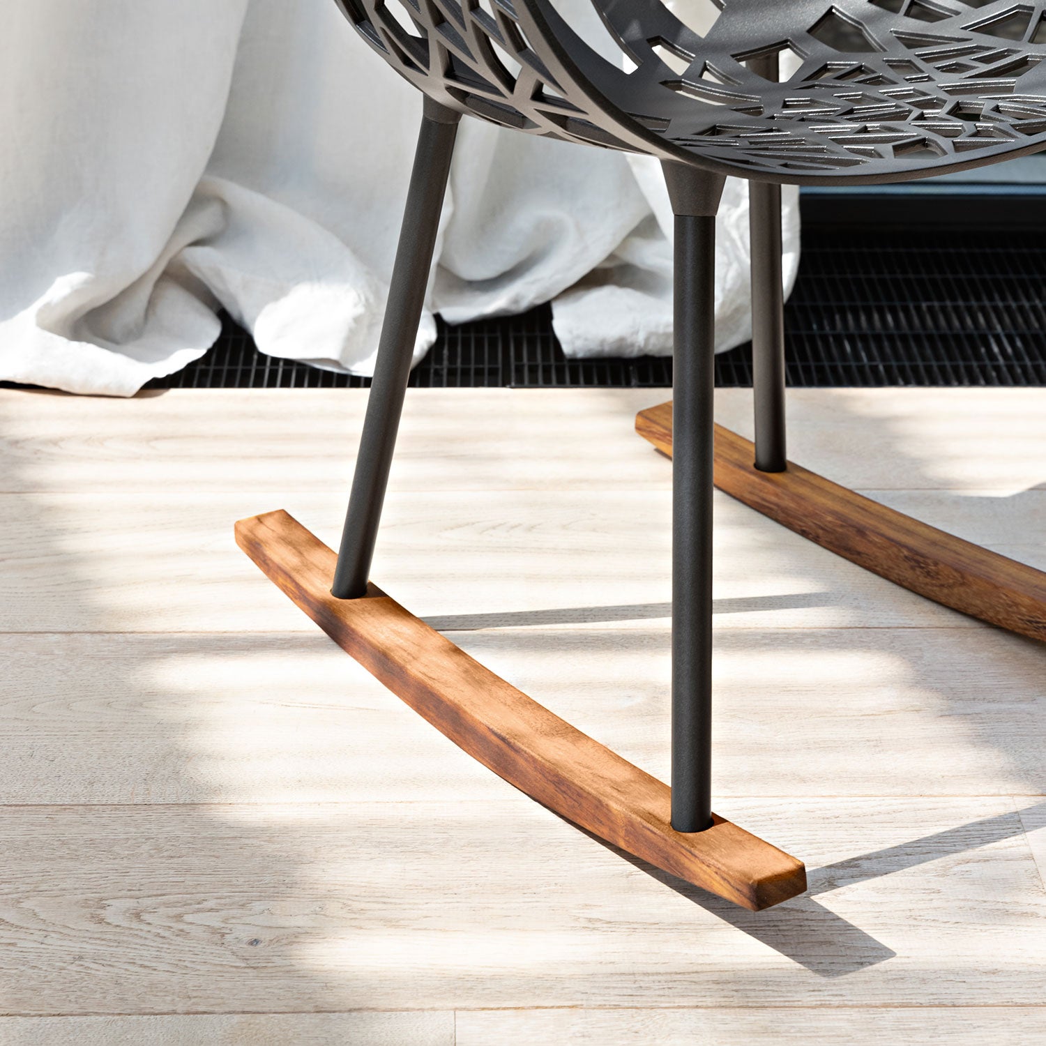 Forest gungstol med Iroko medar Black 