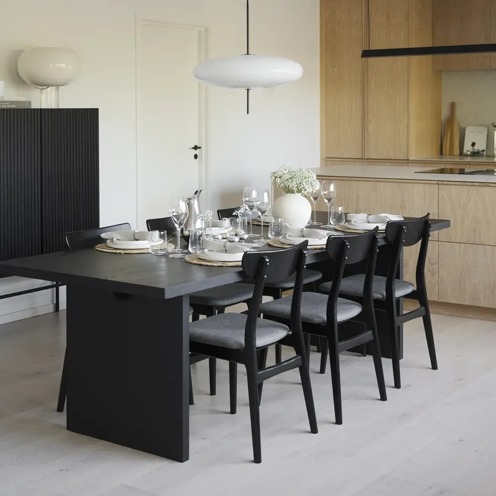 Emmett matbord 240 svart al