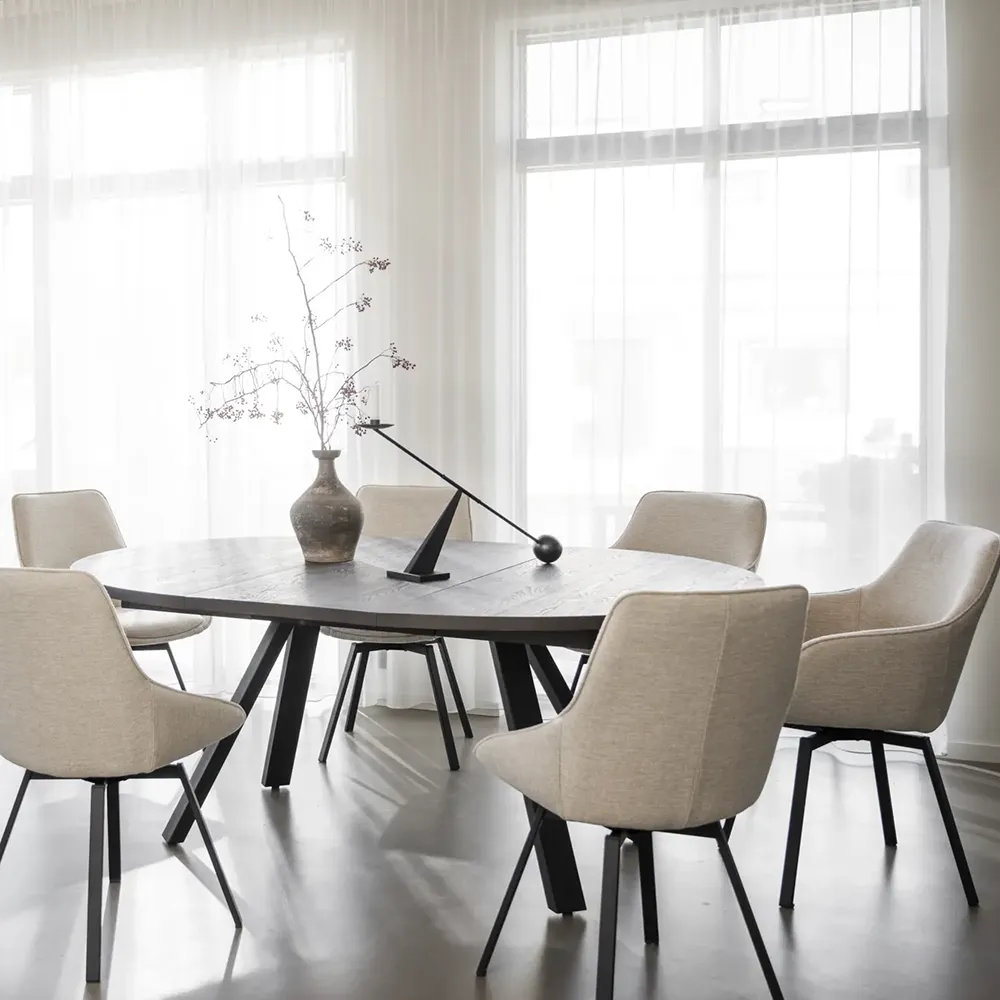 Alison stol ljusbeige tyg/svarta metallben