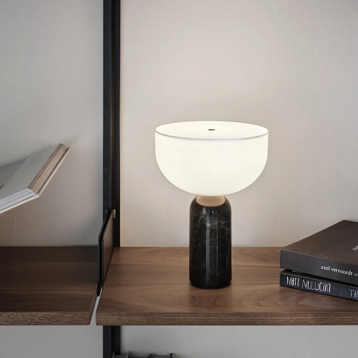 Kizu Bärbar bordslampa Svart Marble